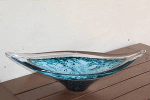 lot 78 image: MURANO GLASS CENTERPIECE BOWL 23 LONG&nbsp