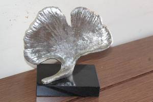 lot 84 image: GLOBAL VIEWS GINKGO LEAF SCUPTURE SILVER FINISH&nbsp