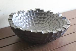 lot 94 image: GLOBAL VIEW STUDIO HOME DECOR&nbsp 16 DIA