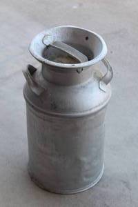 lot 99 image: VINTAGE METAL MILK JUG&nbsp