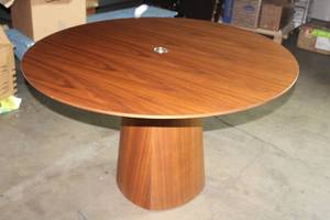 lot 104 image: WOODEN ROUND PATION TABLE WITH UMBRELLA INSERT 4FT DIA 30TALL