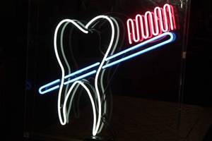 lot 145 image: CUSTOM NEON DENISTRY NEON LIGHT IN CABINET