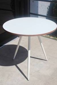 lot 114 image: LUNG BISTRO ROUND 30DIAM 30H 3 LEG SIDE TABLE 3367164