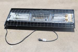 lot 120 image: THE DESIGNER EDGE 42 SHOP LIGHT WITH RADIANT HEATER&nbsp
