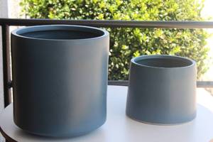 lot 124 image: TOTAL OF 2 WEST END BLUE CERAMIC PLANTERS , 12H &amp 8 H  MADE IN VIETNAM&nbsp