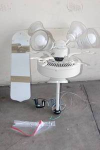 lot 130 image: HAMPTON BAY WHITE CEILING FAN E81964 MODEL 513S-G  4-BULB LIGHT  5-BLADE&nbsp