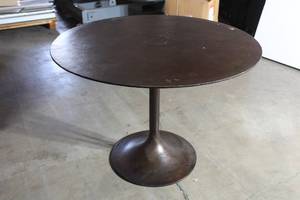 lot 165 image: WEST ELM TULIP PEDESTAL BISTRO INDOOROUTDOOR&nbsp BROWN&nbsp IRON TABLE , 42 DIAM X 31H&nbsp