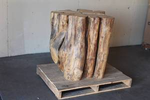 lot 189 image: VERY LARGE DECORATIVE NATURAL&nbsp WOOD TREE STUMP  SEE PICS , 31 DIAM X 30 H&nbsp