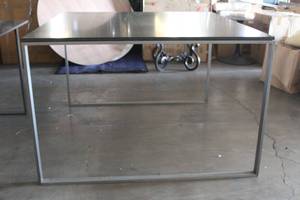lot 197 image: BLACK MARBLE SLAB TOP STEEL BASE TABLE , 5FT, L X 5FT, W X 39FT, H  PLEASE BRING HELP&amp SUPPLIES&nbsp TO REMOVE ITEM  VERY HEAVY&nbsp