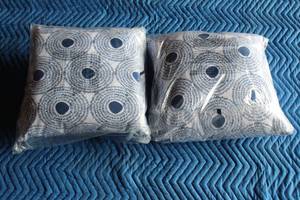 lot 209 image: TOTAL OF 2 DYEBUN&nbsp TOSS 18 THROW PILLOWS  SEE PICS