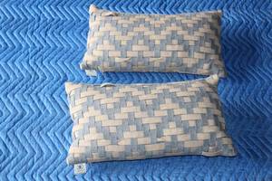 lot 219 image: TOTAL OF 2 ELAINE&nbsp TOSS THROW PILLOWS  SEE PICS