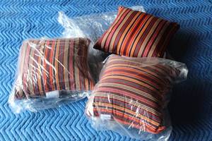 lot 222 image: TOTAL OF 3 MULTI COLOR TOSS THROW PILLOWS  SEE PICS