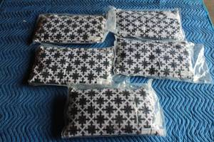 lot 233 image: TOTAL OF 5 CAFE OUTDOOR TOSS THROW PILLOWS, 272-042 ( 20X 12  SEE PICS