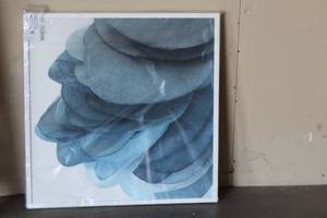 lot 14 image: LIMITED EDITION SKY PEBBLES 5 BY JENNY PHILLIPS WITH C.O.A 30X30
