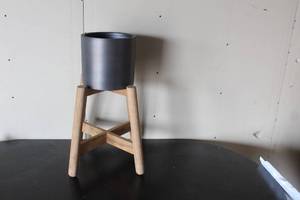 lot 122 image: FLOWER POT AND STAND&nbsp