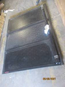 lot 86 image: ROUGH COUNTRY HARD FOLDING TONNEAU COVER FX056836