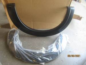 lot 106 image: BUSHWACKER REAR FENDER FLARES 20947-02