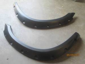 lot 117 image: BUSHWACKER FRONT FENDER FLARES 50047-02