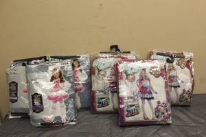 lot 162 image: ASSORTED HALLOWEEN COSTUMES ADULT KIDS SMALL CHILD SIZES (EACH LOT WILL VARY)