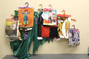 lot 167 image: TOTAL OF 6 ASSORTED HALLOWEEN COSTUMES ADULT KIDS SMALL CHILD SIZES (EACH LOT WILL VARY)
