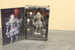 lot 12 image: PENNYWISE CLOWN ACTION FIGURE NECCA 7