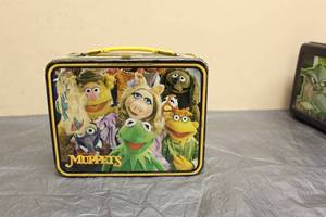 lot 15 image: VINTAGE JIM HANSONS MUPPETS LUNCH BOX