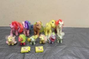 lot 20 image: VINTAGE MY LITTLE PONY LOT WITH MINITURE PONIES AND PONY DAIPERS&nbsp