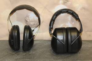lot 51 image: 2 SAFETY RANGE SHOOTING NOISE REDUCTION EAR MUFFS