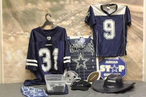lot 55 image: DALLAS COWBOYS MEMORAILIA LOT SEE PICS