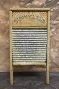 lot 72 image: VINTAGE SUNNYLAND GALVANIZED WASHBOARD 2090