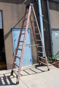 lot 96 image: WERNER 18FT A FRAME LADDER