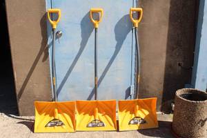 lot 100 image: 3 NEW TRUE TEMPER SHOVEL 1603400