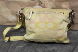 lot 104 image: COACH OPTIC SIGNATURE SWING CROSSBODY PASTEL PURSE SHOULDER BAG