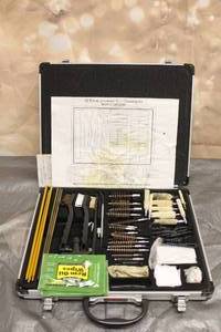 lot 124 image: WINCHESTER GUNRIFLE CLEANING KIT