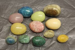 lot 129 image: LOT OF ASSORTED STONEMARBLE EGGS