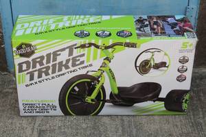 lot 135 image: NEW IN BOX MADD GEAR DRIFT TRIKE (BMX STYLE DRIFTING TRIKE)