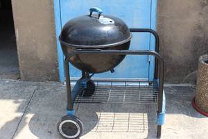 lot 137 image: WEBER MOBILE BBQ GRILL