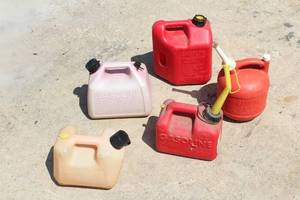 lot 144 image: LOT OF 5 GAS CANS 1GAL TO 2 GAL