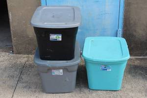 lot 147 image: 3 STERILITE 18 GAL TOTES WITH LIDS&nbsp