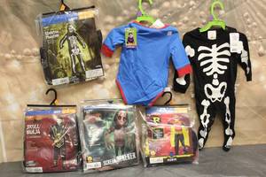 lot 9 image: 6. ASSORTED HALLOWEEN COSTUMES VARIOUS SIZES SEE PICS