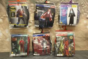 lot 11 image: 6. ASSORTED HALLOWEEN COSTUMES VARIOUS SIZES SEE PICS
