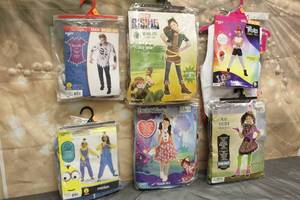 lot 13 image: 6. ASSORTED HALLOWEEN COSTUMES VARIOUS SIZES SEE PICS