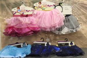 lot 22 image: 6. ASSORTED HALLOWEEN COSTUMES VARIOUS SIZES SEE PICS