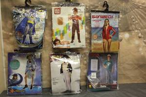 lot 41 image: 6. ASSORTED HALLOWEEN COSTUMES VARIOUS SIZES SEE PICS