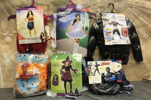 lot 58 image: 6. ASSORTED HALLOWEEN COSTUMES VARIOUS SIZES SEE PICS