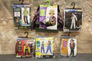 lot 6 image: 6. ASSORTED HALLOWEEN COSTUMES VARIOUS SIZES SEE PICS