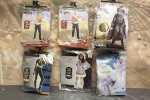 lot 18 image: 6. ASSORTED HALLOWEEN COSTUMES VARIOUS SIZES SEE PICS