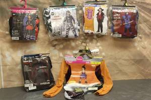 lot 29 image: 6. ASSORTED HALLOWEEN COSTUMES VARIOUS SIZES SEE PICS