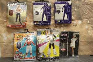 lot 34 image: 6. ASSORTED HALLOWEEN COSTUMES VARIOUS SIZES SEE PICS