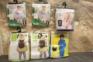 lot 39 image: 6. ASSORTED HALLOWEEN COSTUMES VARIOUS SIZES SEE PICS